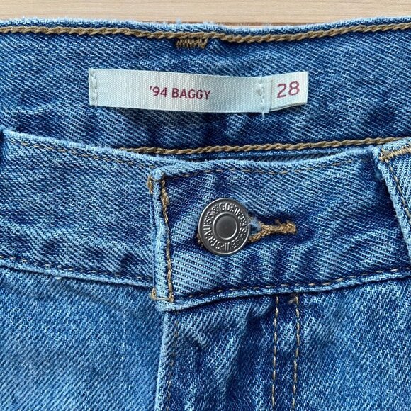 Levis 94 Baggy Womens Distressed High-Waisted Jeans Size 28 ripped 100% Cotton - Picture 2 of 11